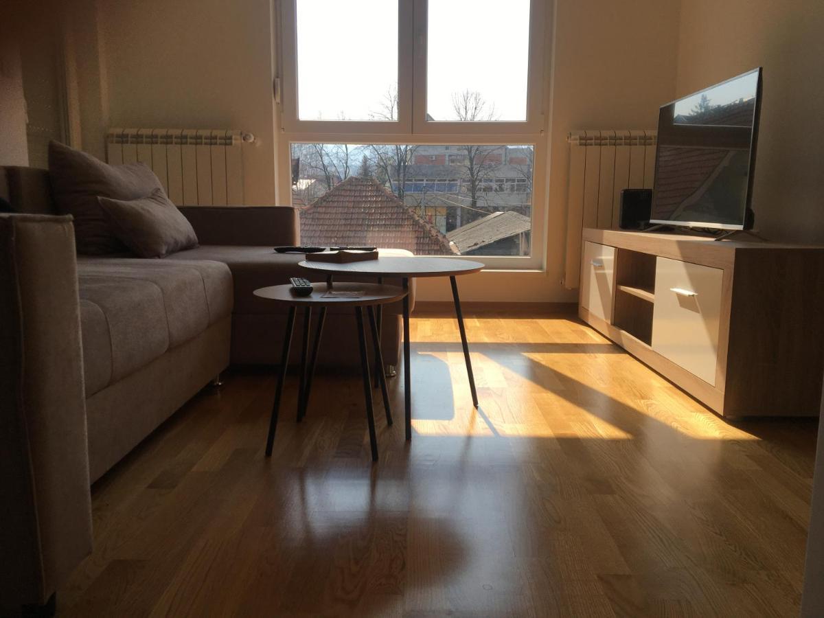 Cool Apartments With Free Parking Cacak Exterior photo