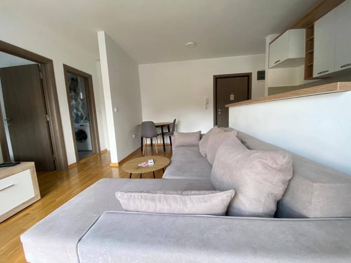 Cool Apartments With Free Parking Cacak Exterior photo