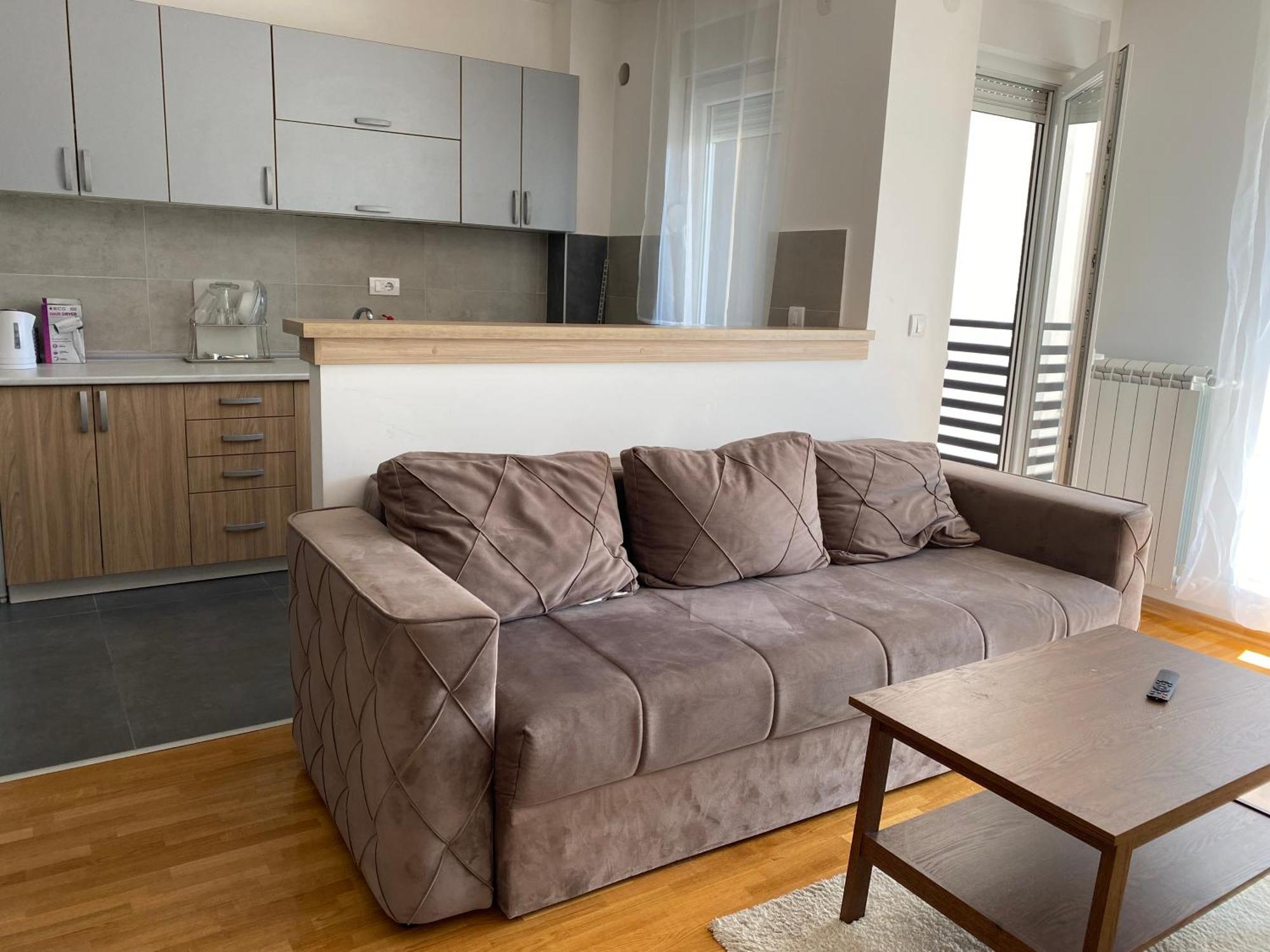 Cool Apartments With Free Parking Cacak Exterior photo