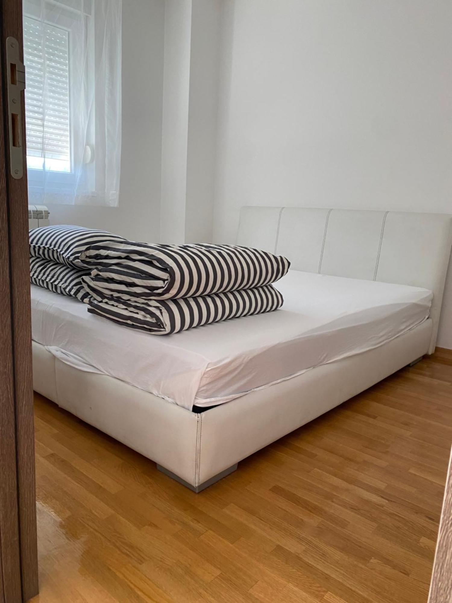Cool Apartments With Free Parking Cacak Exterior photo
