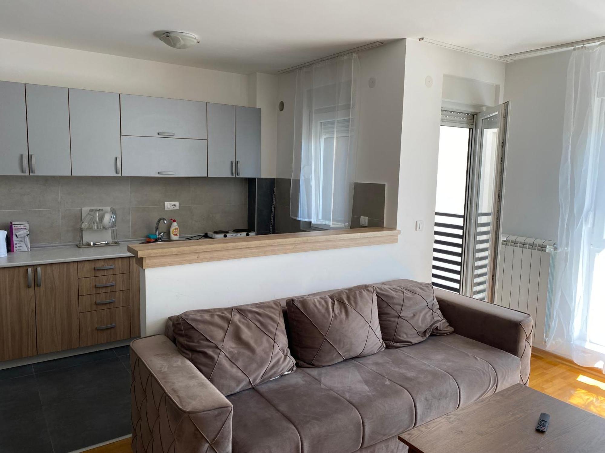 Cool Apartments With Free Parking Cacak Exterior photo